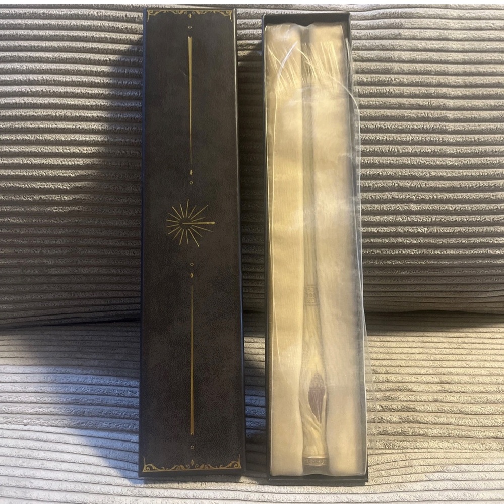 Universal Studios Harry Potter 2ND Generation 2025 Interactive Wand Red Gem